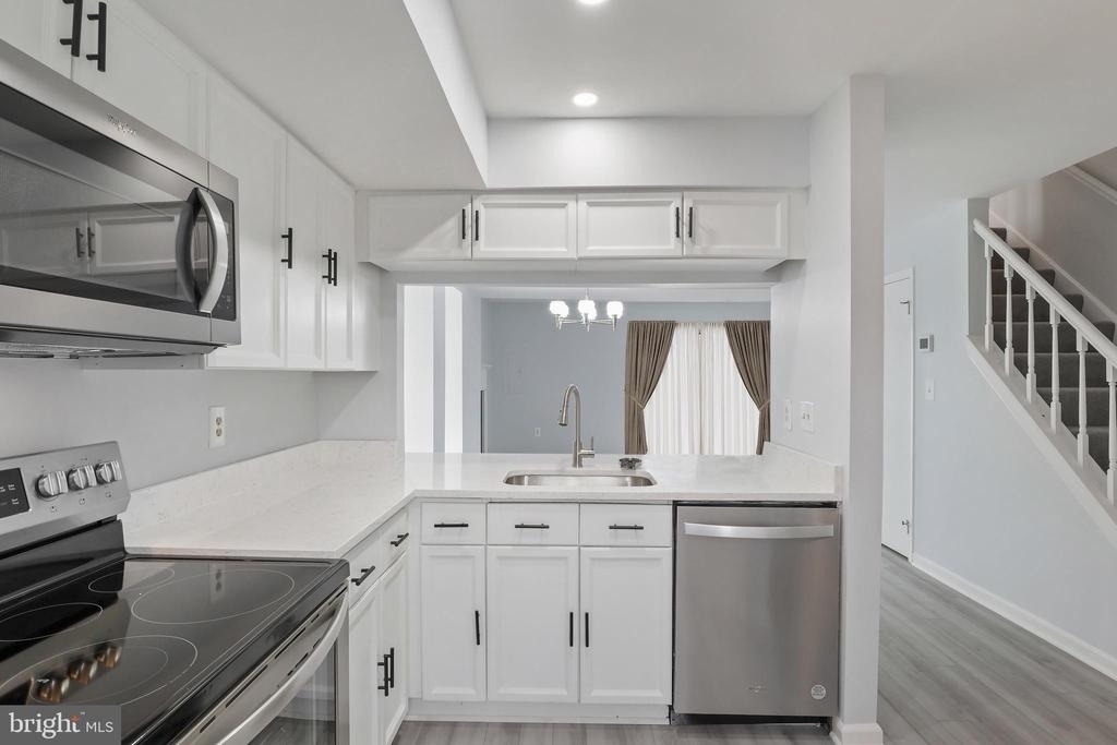 2403 S Walter Reed Drive S - Photo 4