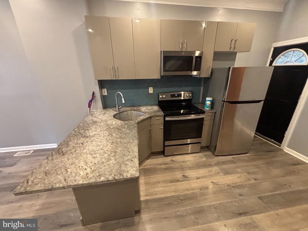 1717 Fontain Street - Photo 2