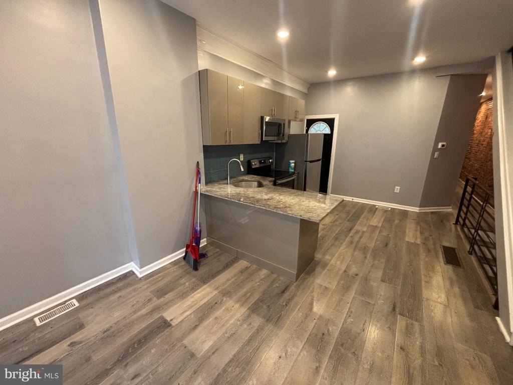 1717 Fontain Street - Photo 1