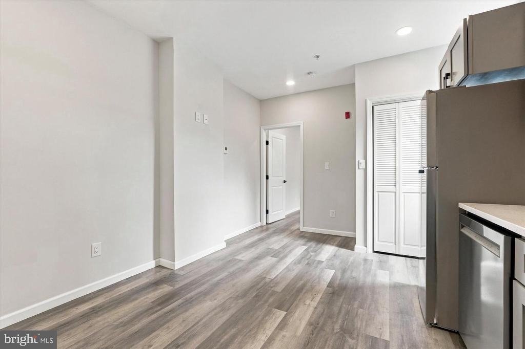 623 W Oxford Street - Photo 3