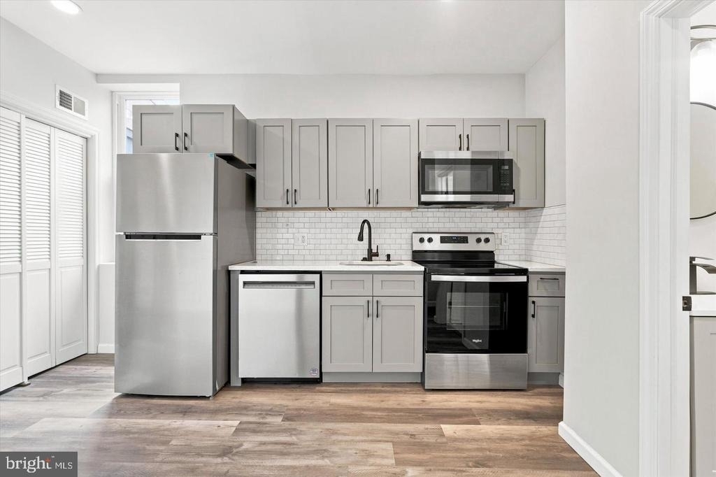 623 W Oxford Street - Photo 2
