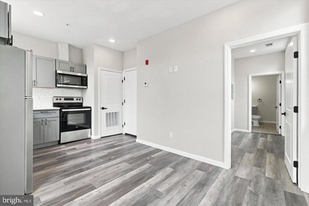 623 W Oxford Street - Photo 2