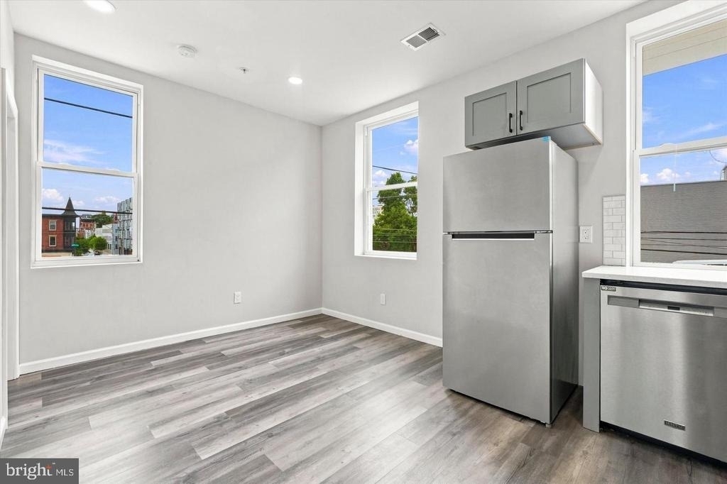623 W Oxford Street - Photo 3