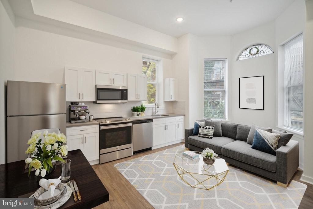 405 S 42nd Street - Photo 2