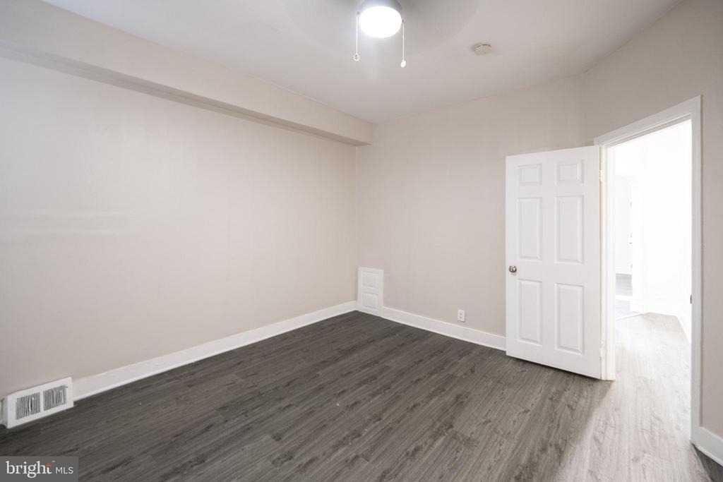 5847 Willows Avenue - Photo 8
