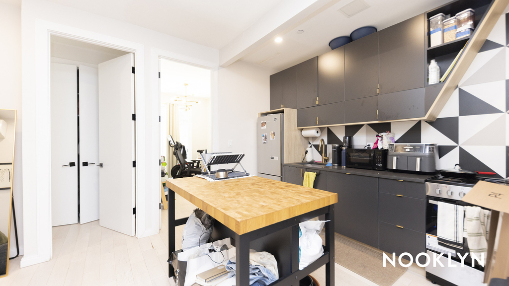 978 Kent Ave - Photo 1