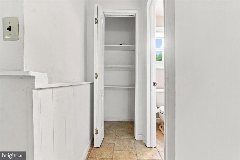 1139 Wharton Street - Photo 4