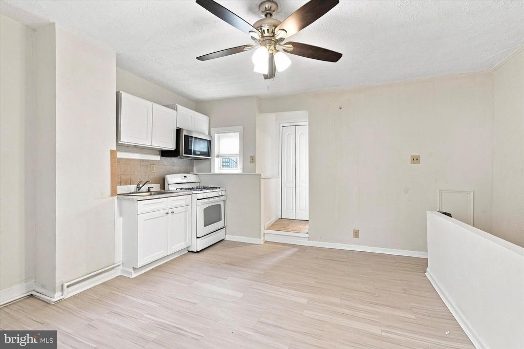 1139 Wharton Street - Photo 14