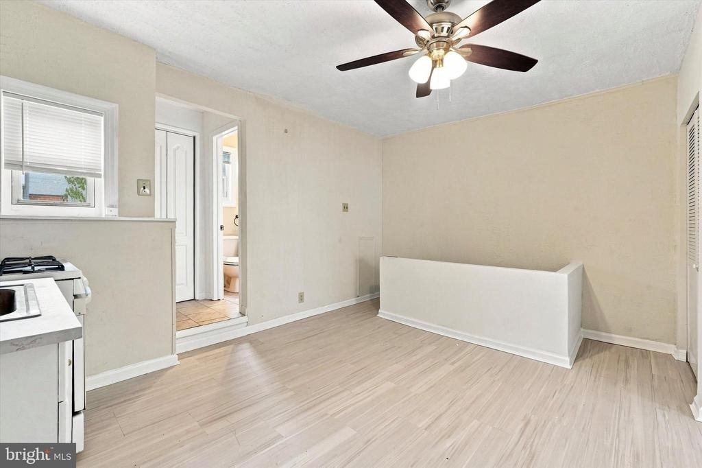 1139 Wharton Street - Photo 15
