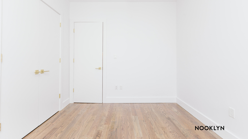 484 Gates Ave - Photo 5