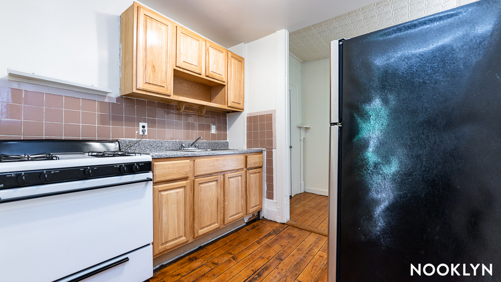 33 Montrose Ave - Photo 8