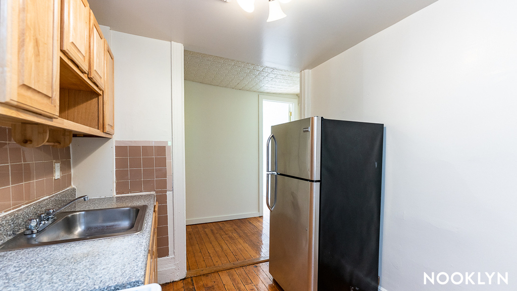33 Montrose Ave - Photo 7