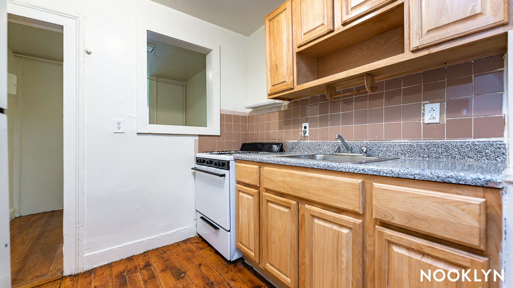 33 Montrose Ave - Photo 6
