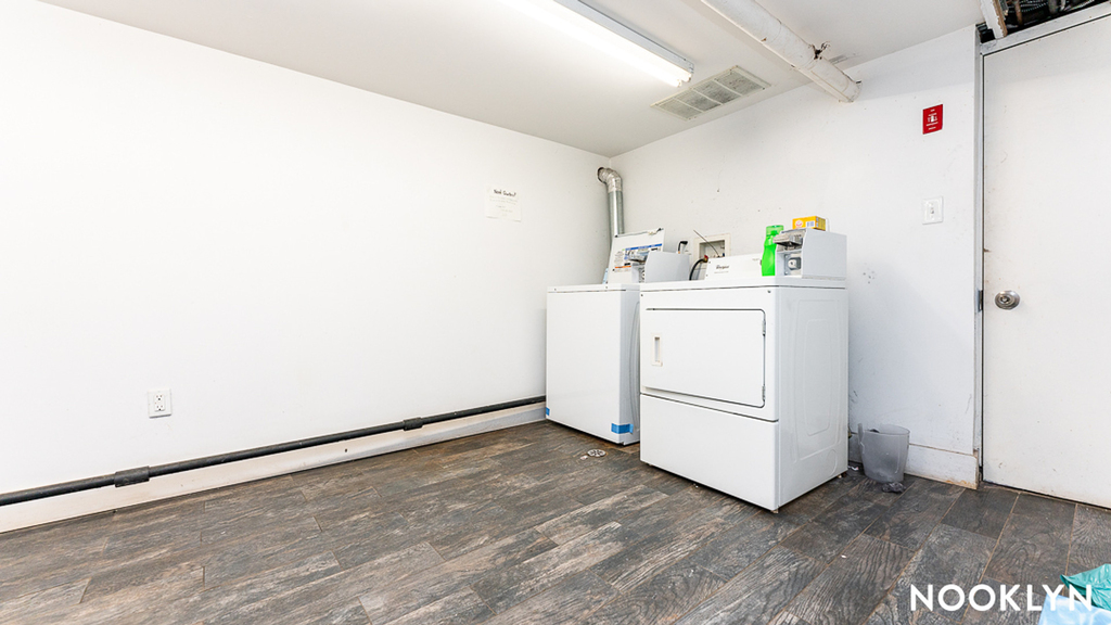 33 Montrose Ave - Photo 1