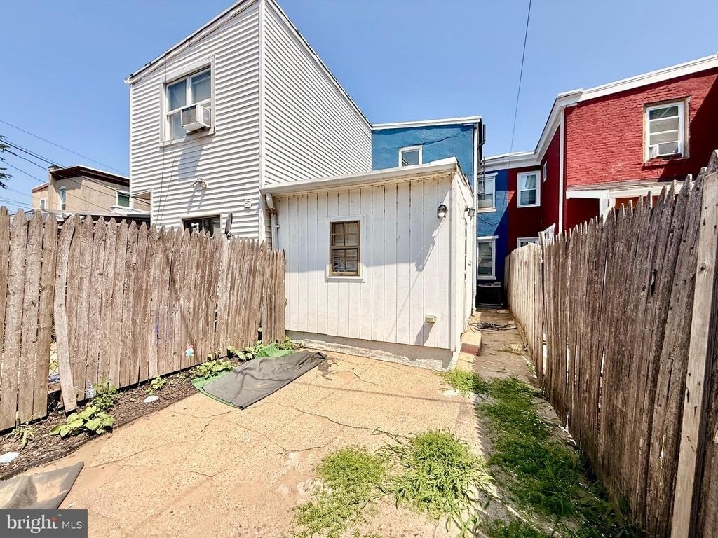 570 Line Street - Photo 10