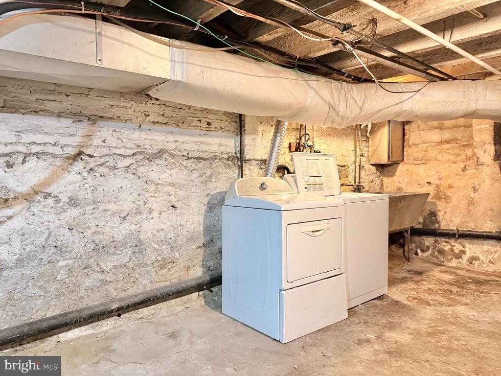 570 Line Street - Photo 17