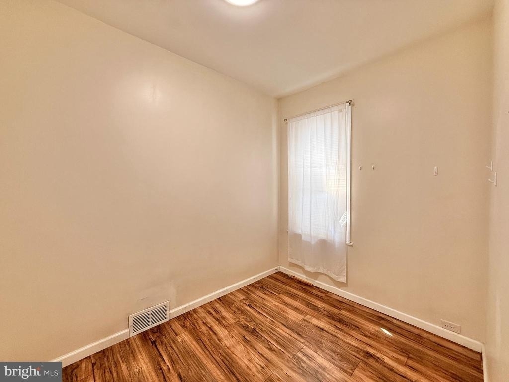 570 Line Street - Photo 4