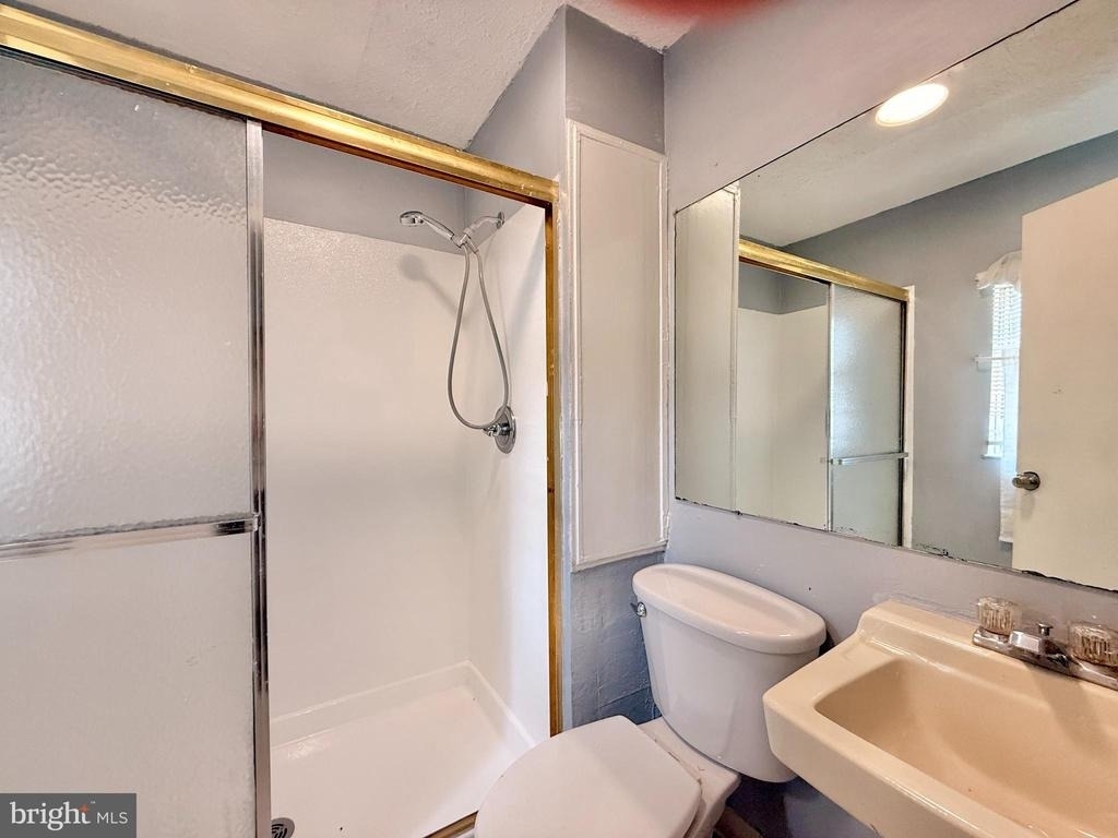 570 Line Street - Photo 7