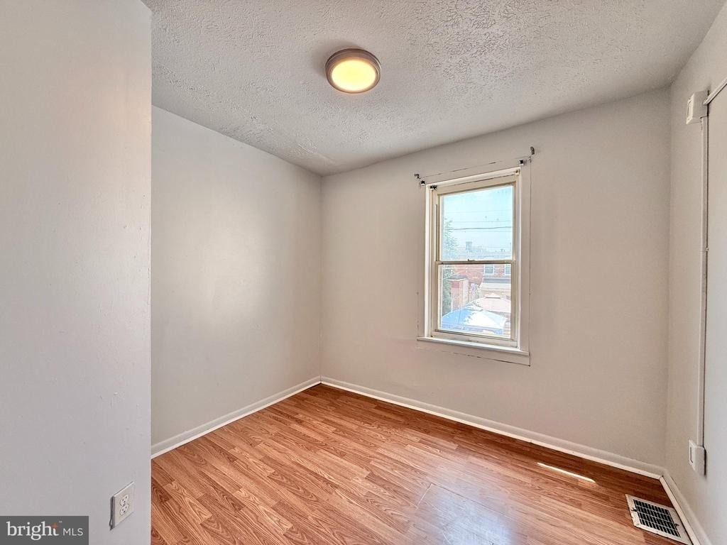 570 Line Street - Photo 14