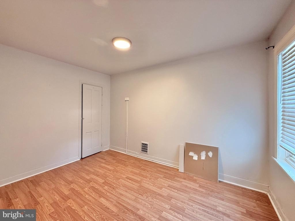 570 Line Street - Photo 15