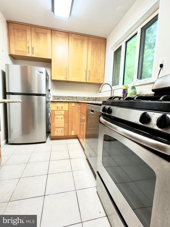 10311 Montrose Avenue - Photo 4