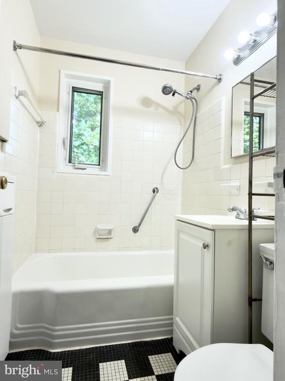 10311 Montrose Avenue - Photo 16