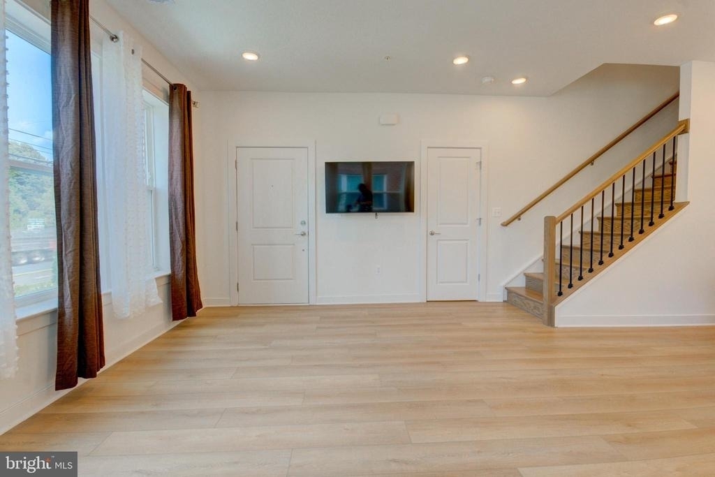 16108 Frederick Road - Photo 5