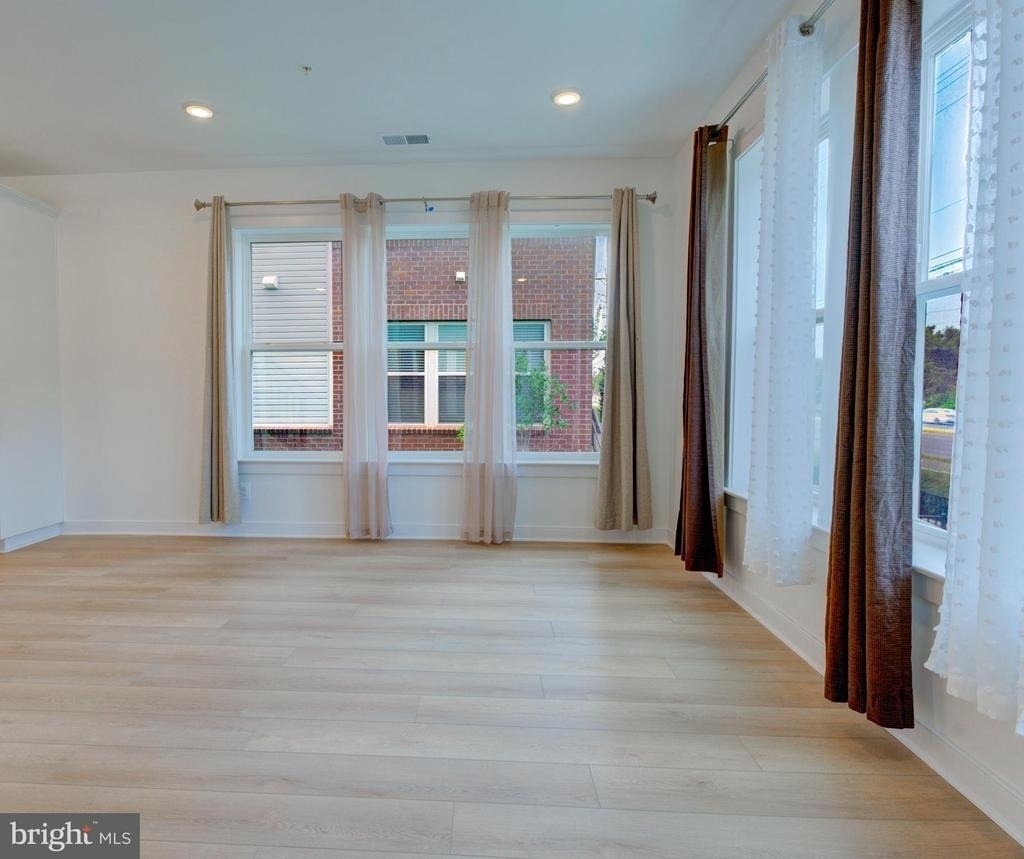 16108 Frederick Road - Photo 2