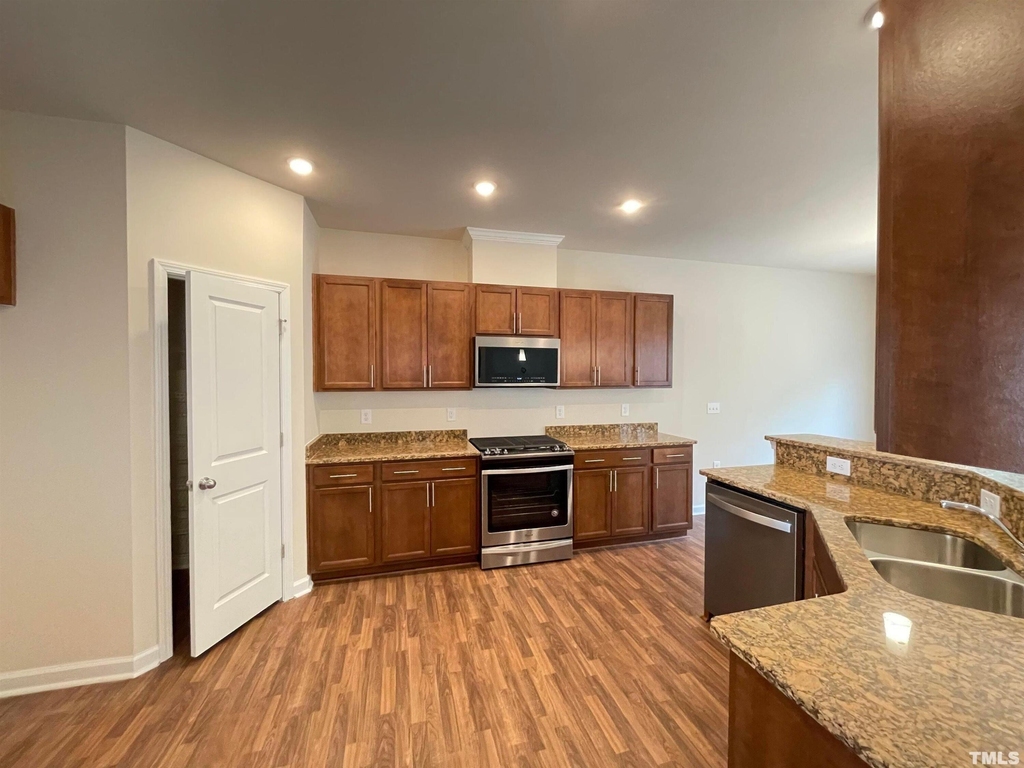 1230 Gemfor Street - Photo 4