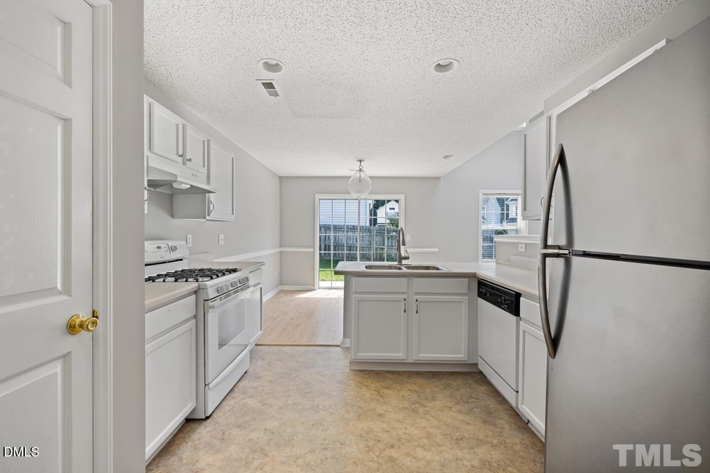 100 Lacombe Court - Photo 10