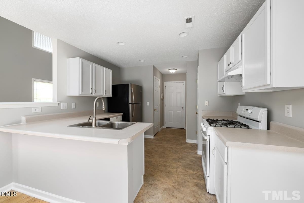 100 Lacombe Court - Photo 11