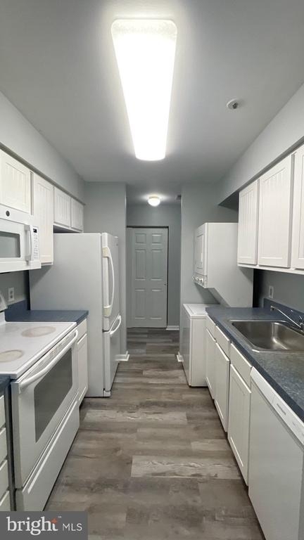 8507 Falls Run Road - Photo 7