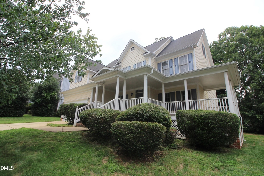 304 Peachtree Point Court - Photo 1