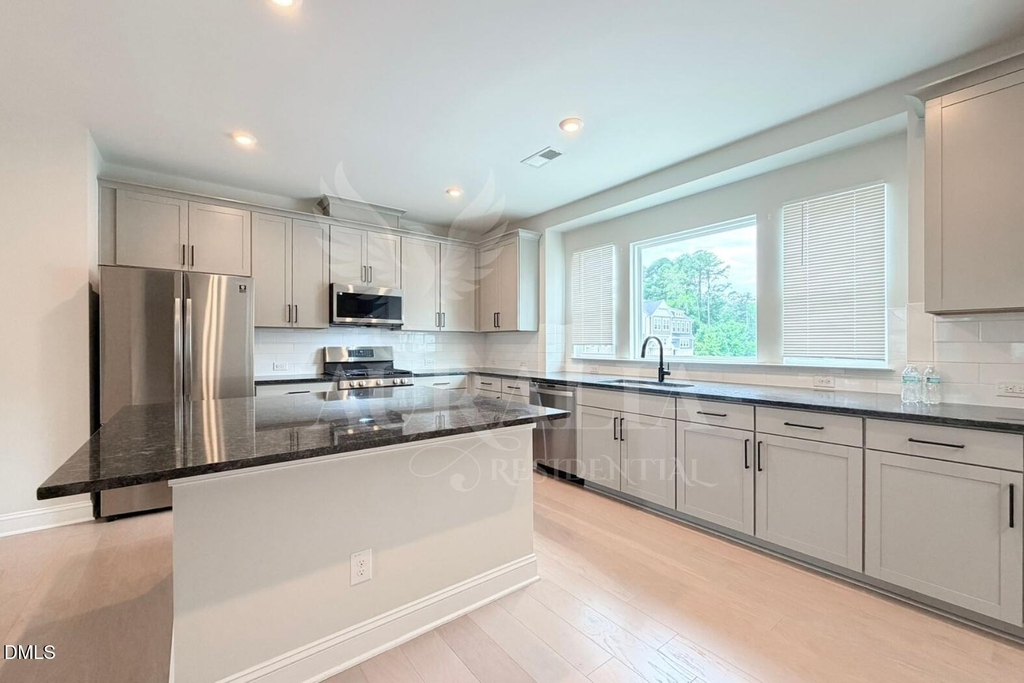 829 Amley Place - Photo 12