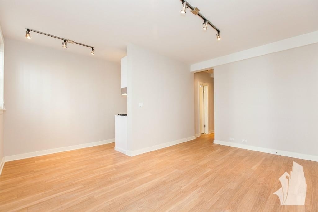 511 W. Belmont - Photo 2