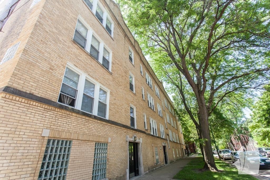 1929-31 W Winona St - Photo 0