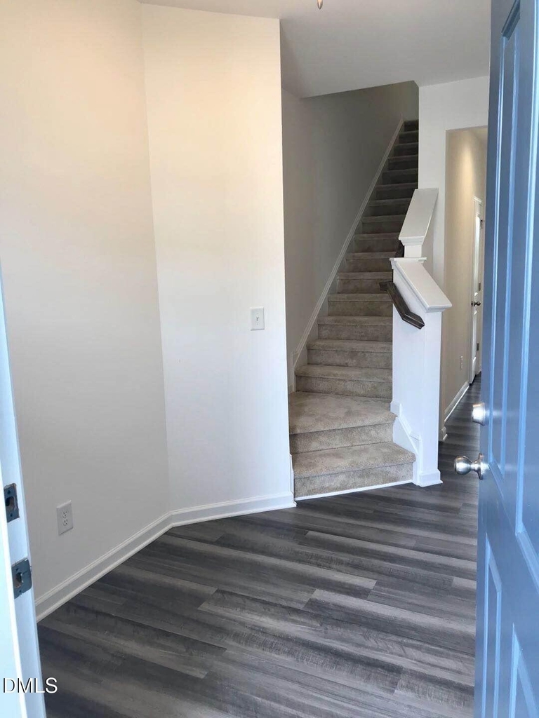 1007 Beyer Place - Photo 2