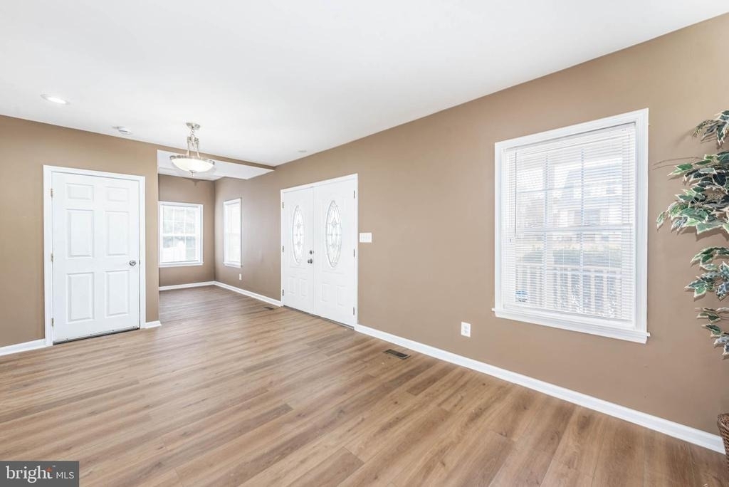 4021 Barrington Road - Photo 2