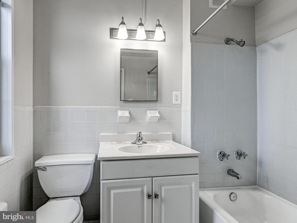 105 39th Street W - Photo 24