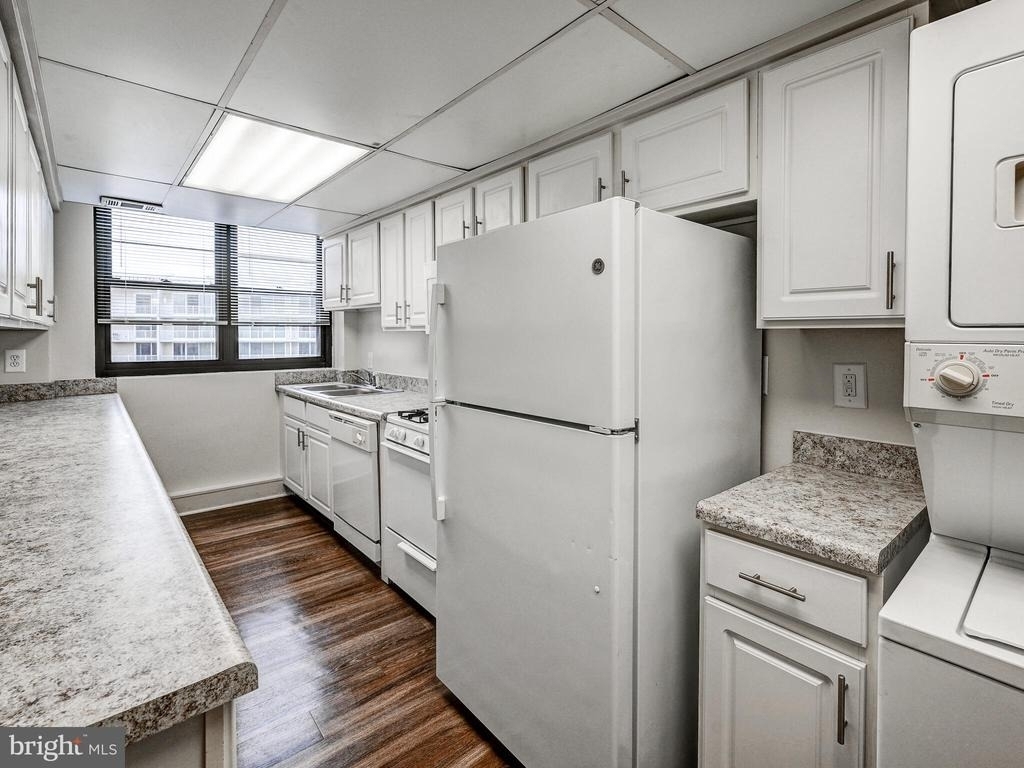 105 39th Street W - Photo 13