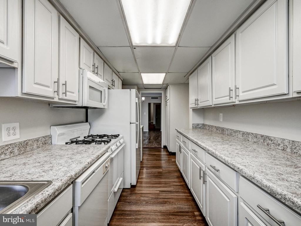 105 39th Street W - Photo 12
