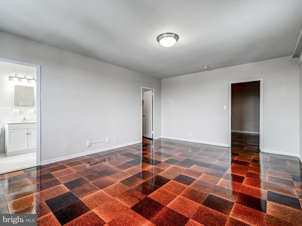 105 39th Street W - Photo 23