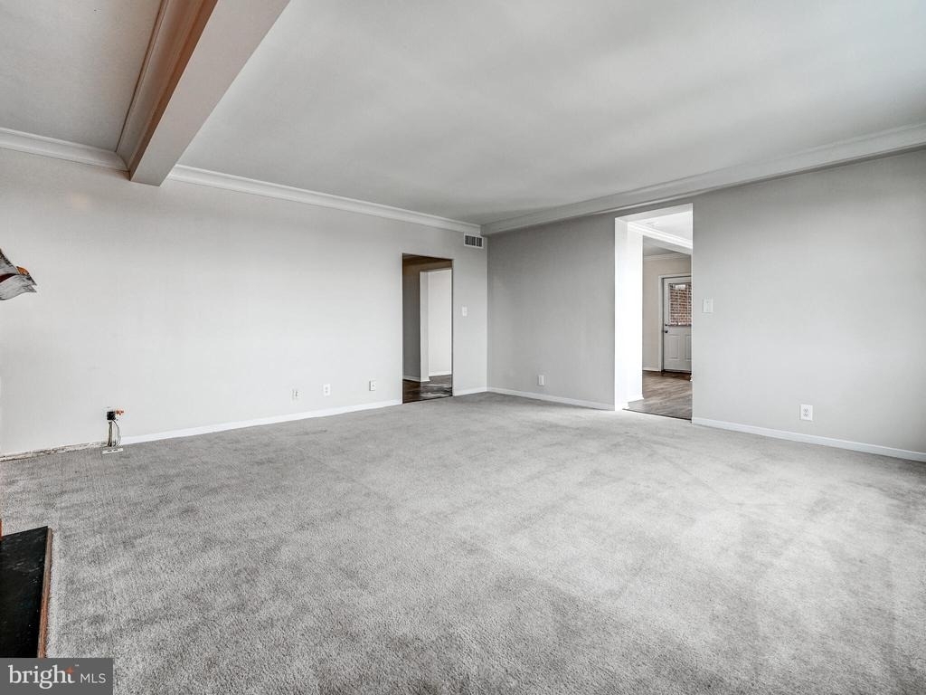 105 39th Street W - Photo 10