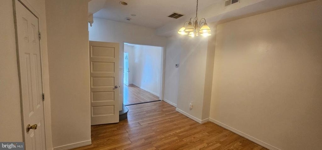 2548 Oswego Avenue - Photo 3