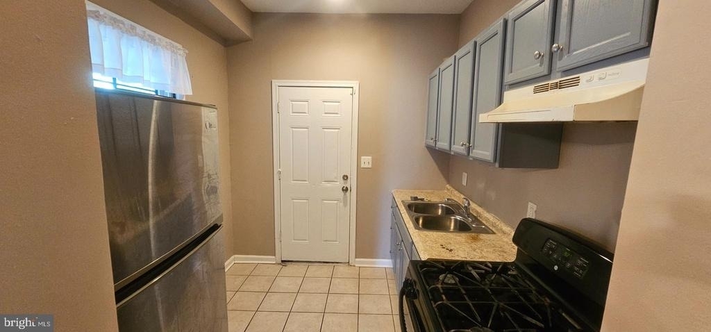 2548 Oswego Avenue - Photo 7