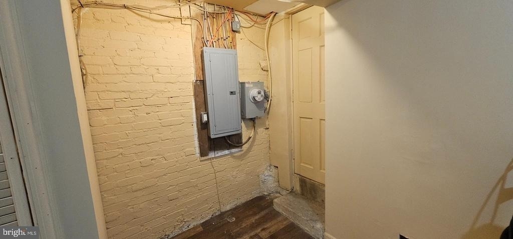 2548 Oswego Avenue - Photo 22
