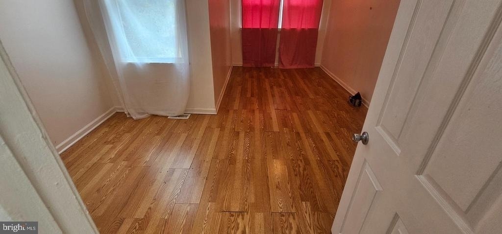 2548 Oswego Avenue - Photo 11
