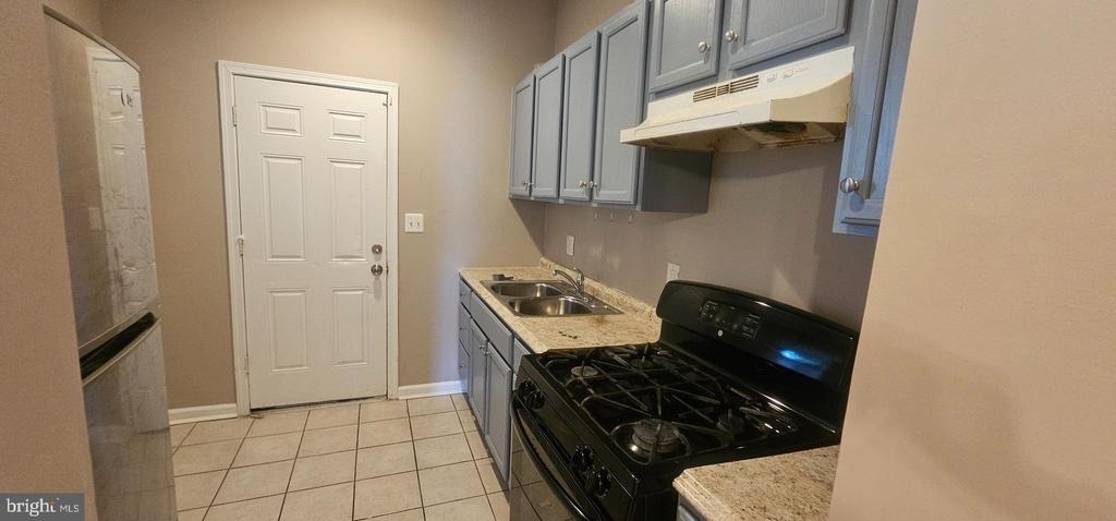 2548 Oswego Avenue - Photo 5