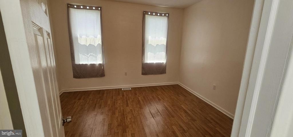 2548 Oswego Avenue - Photo 17