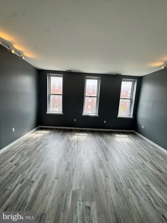 914 N Fulton Avenue - Photo 2